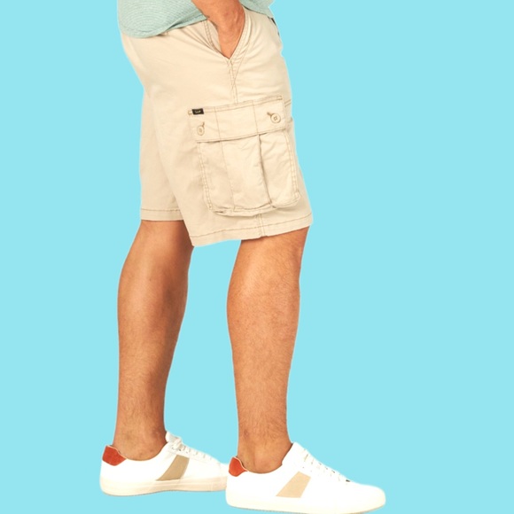 Lee Men’s West Relaxed Fit Khaki Cargo Shorts. NWT. Size 46. - Picture 2 of 5